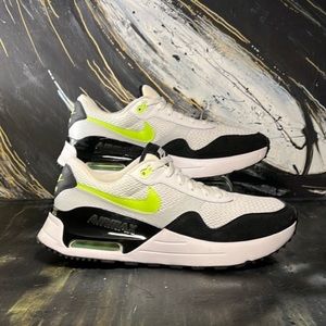 NIKE // AIR MAX // SYSTM // MENS 11.5